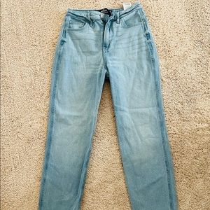 Hollister ultra high rise mom jeans size 1R